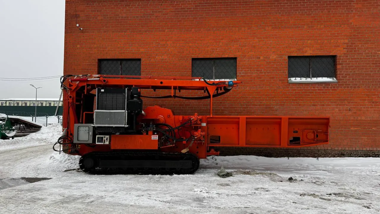 Измельчитель веток и древесины DH-220 на гусеничном ходу